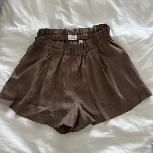 Flowy Wilfred XS Taupe Shorts - elastic band